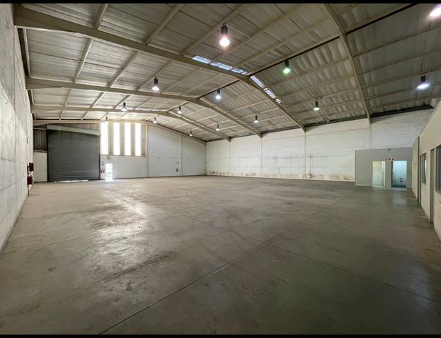 1,318M² WAREHOUSE TO LET IN HALFWAY HOUSE